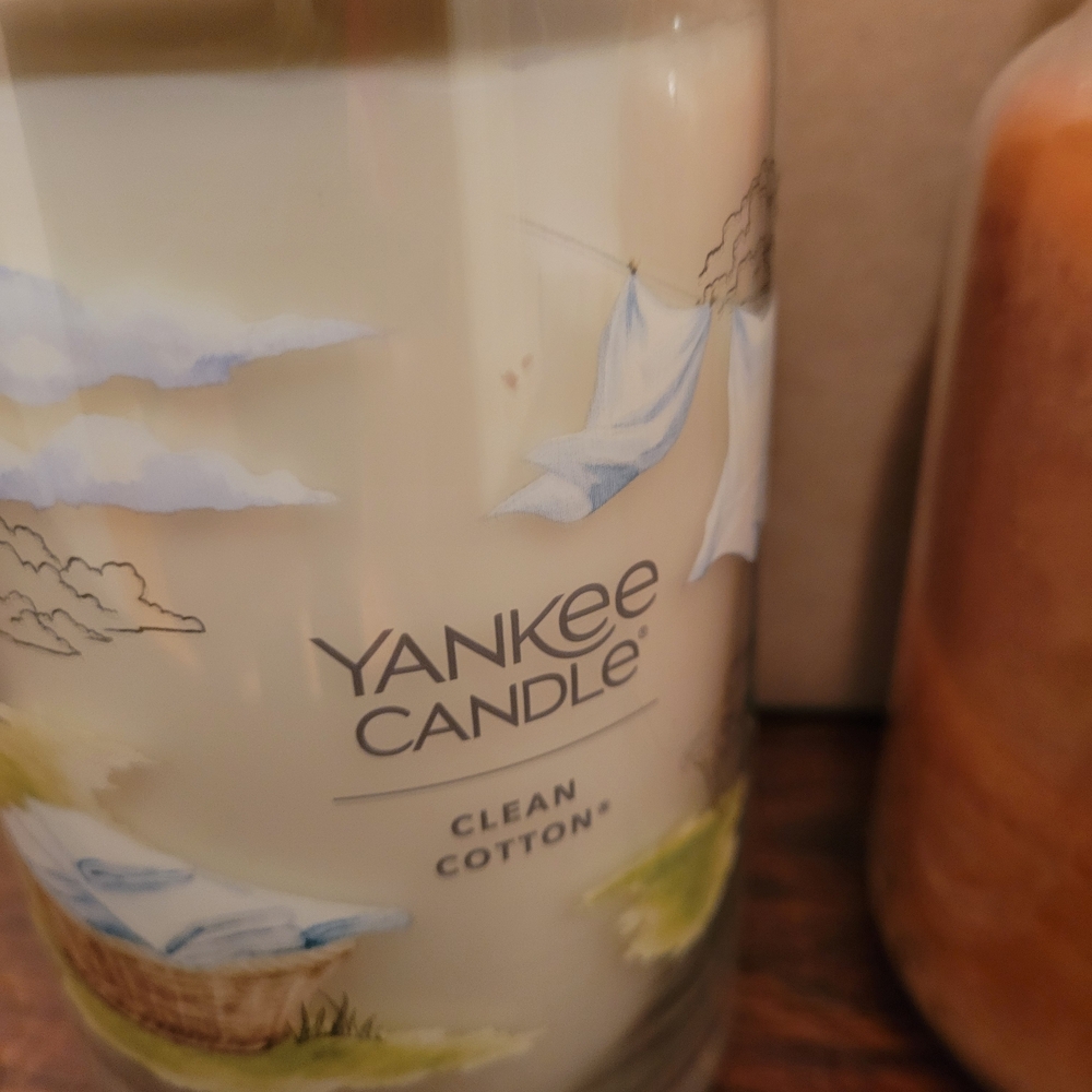 Yankee Candle Clean Cotton with Scenic Design 20oz. New